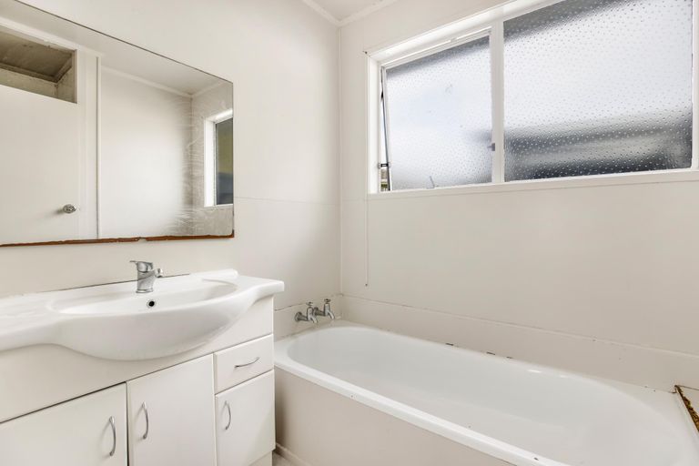 Photo of property in 46 Burbank Avenue, Manurewa, Auckland, 2102