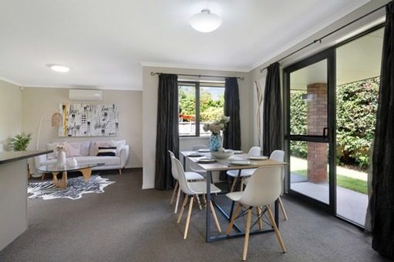 Photo of property in 2 Renata Crescent, Te Atatu Peninsula, Auckland, 0610