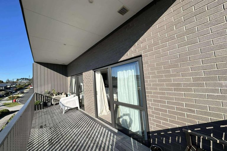 Photo of property in 8/38 Jane Maree Road, Kumeu, 0810