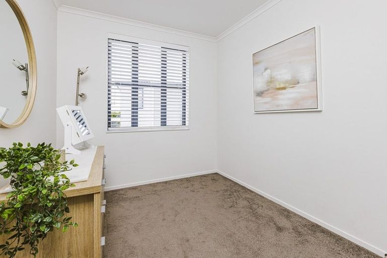 Photo of property in 15 Saddleback Crescent, Papakura, 2110