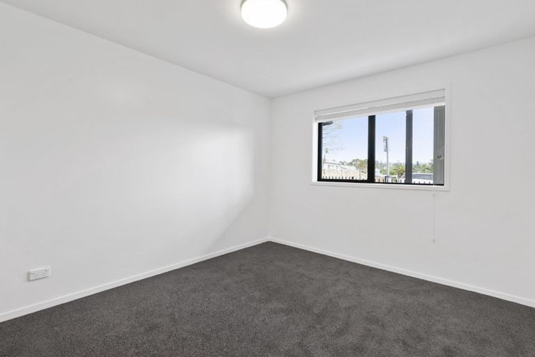 Photo of property in 3d/4045 Great North Road, Glen Eden, Auckland, 0602