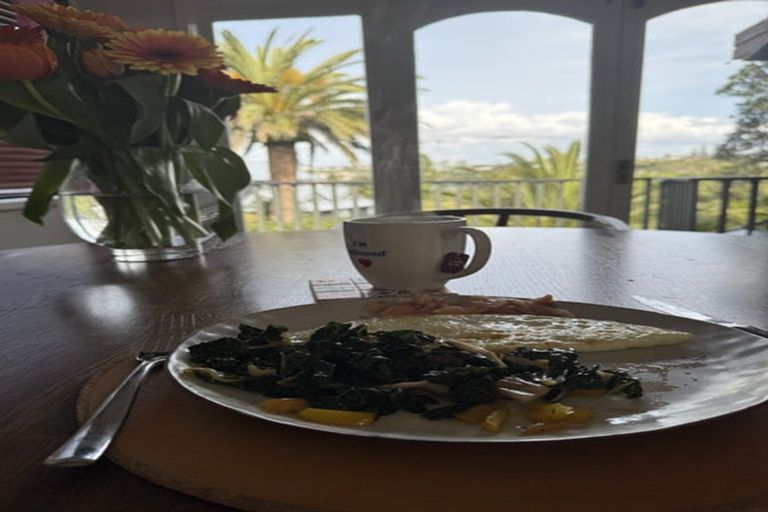 Photo of property in 1/19 Beach Road, Castor Bay, Auckland, 0620