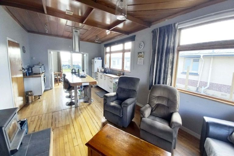 Photo of property in 19 Main Road, Tuatapere, 9620