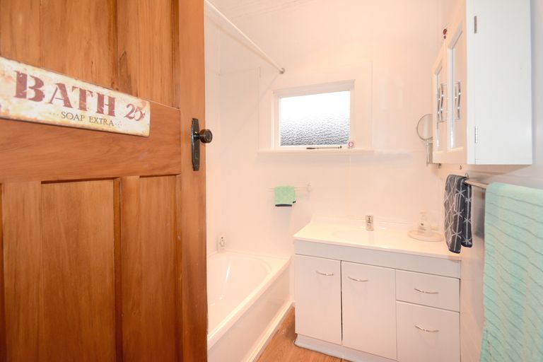 Photo of property in 172 Macandrew Road, South Dunedin, Dunedin, 9012