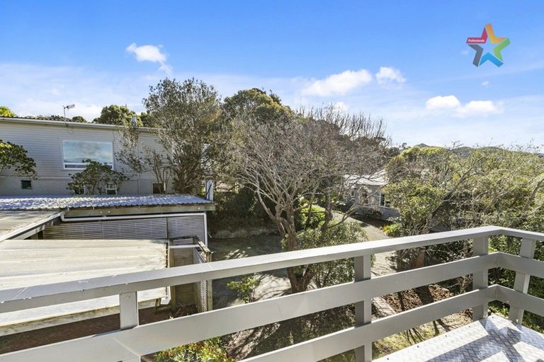 Photo of property in 30 Singers Road, Korokoro, Lower Hutt, 5012