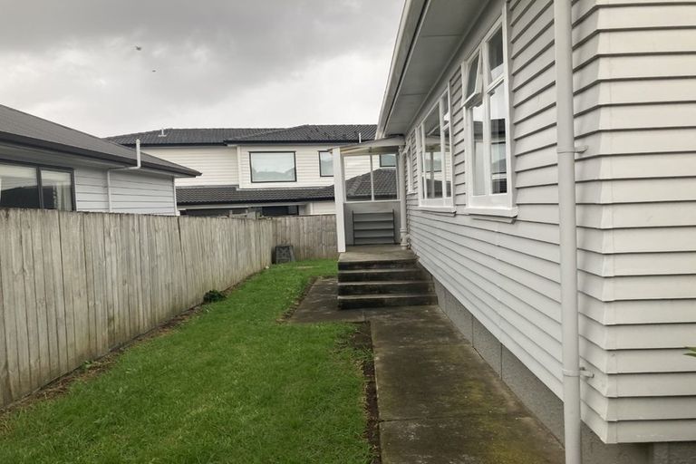 Photo of property in 15 Stamford Park Road, Mount Roskill, Auckland, 1041