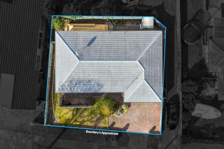 Photo of property in 1/242 Botany Road, Golflands, Auckland, 2013