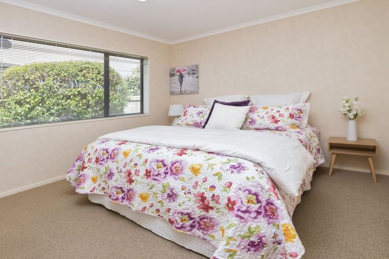 Photo of property in 10 Shankill Place, East Tamaki, Auckland, 2013