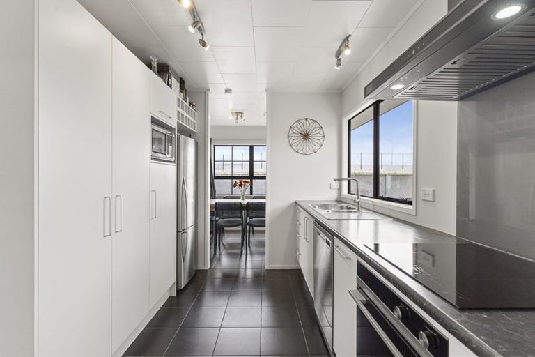 Photo of property in 19 Barbados Drive, Unsworth Heights, Auckland, 0632