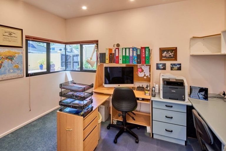 Photo of property in 15 Countess Close, Maupuia, Wellington, 6022