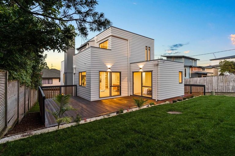 Photo of property in 45a Forrest Hill Road, Milford, Auckland, 0620