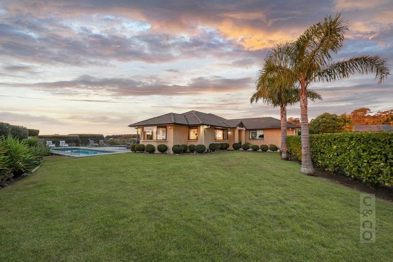 Photo of property in 849 Old North Road, Waimauku, 0882