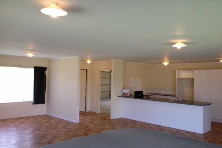 Photo of property in 18 Cyclamen Road, Mangere, Auckland, 2022
