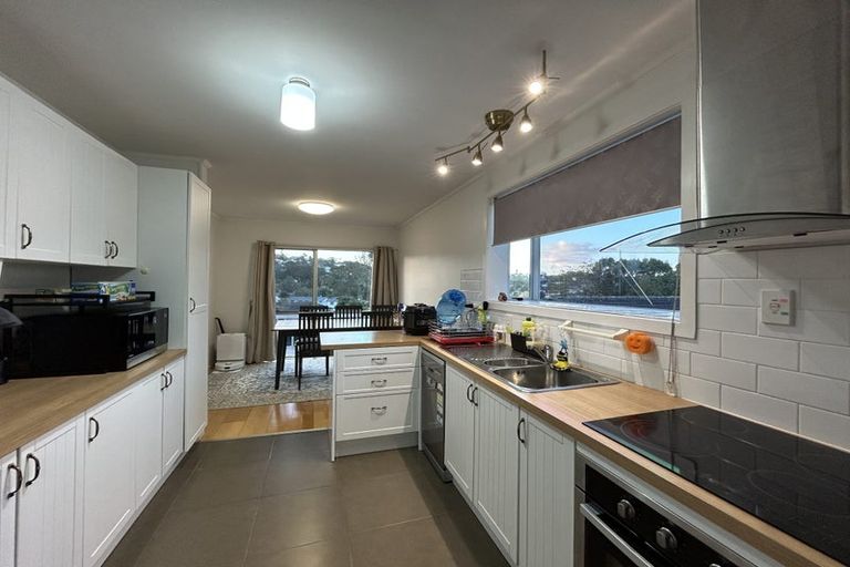 Photo of property in 22 Ayton Drive, Totara Vale, Auckland, 0629