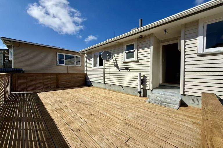 Photo of property in 23 Lauderdale Road, Birkdale, Auckland, 0626