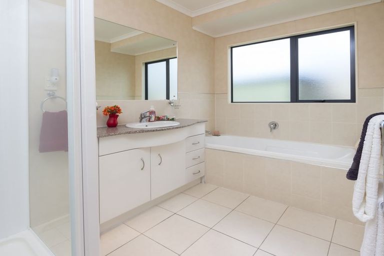Photo of property in 10 Shankill Place, East Tamaki, Auckland, 2013