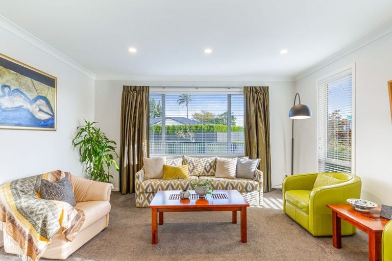 Photo of property in 26 Korako Drive, Kumeu, 0810