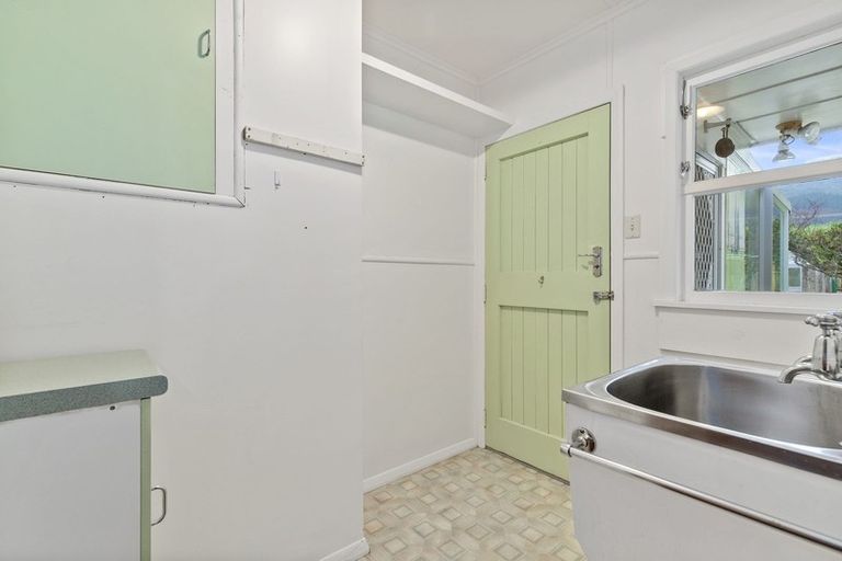 Photo of property in 1 Carlton Street, Te Aroha, 3320