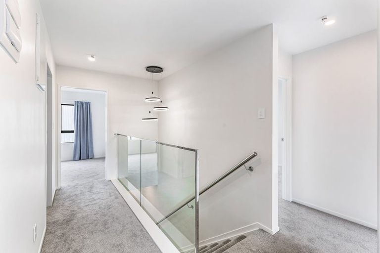 Photo of property in 43c Fitzherbert Avenue, West Harbour, Auckland, 0618