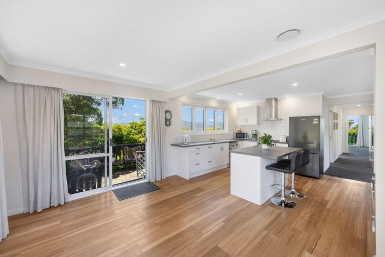 Photo of property in 4 Pekanga Road, Normandale, Lower Hutt, 5010