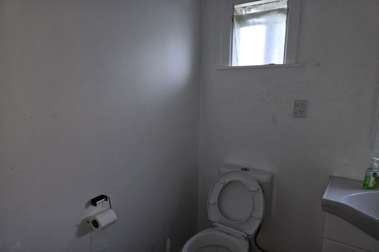 Photo of property in 25 Archibald Road, Kelston, Auckland, 0602