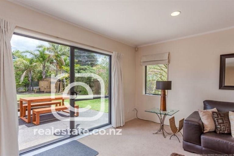 Photo of property in 2 Marbella Drive, Massey, Auckland, 0614