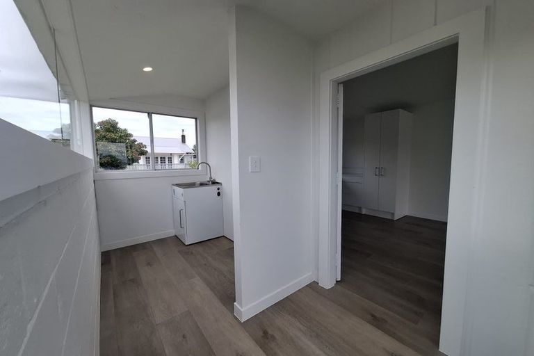 Photo of property in 33 Fulford Street, New Plymouth, 4310