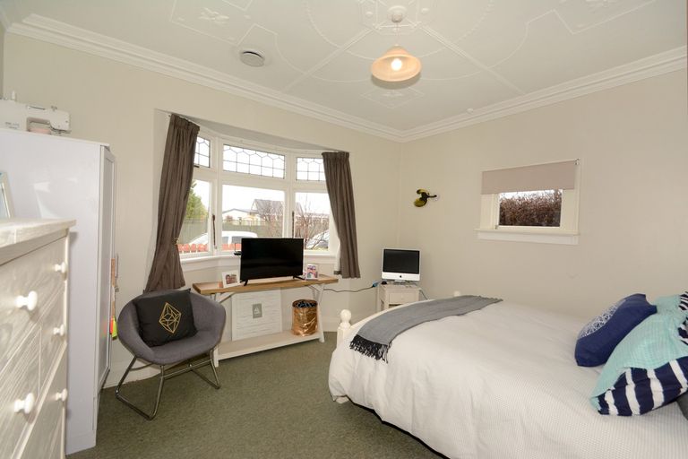 Photo of property in 172 Macandrew Road, South Dunedin, Dunedin, 9012