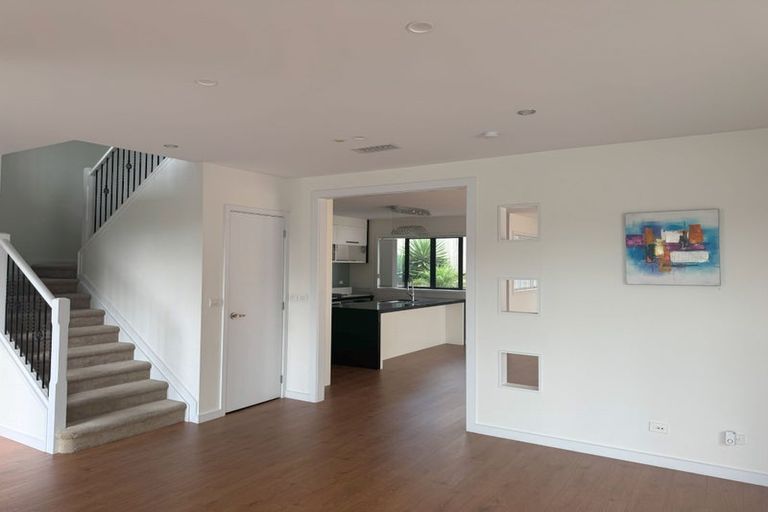 Photo of property in 77 Masons Road, Oteha, Auckland, 0632