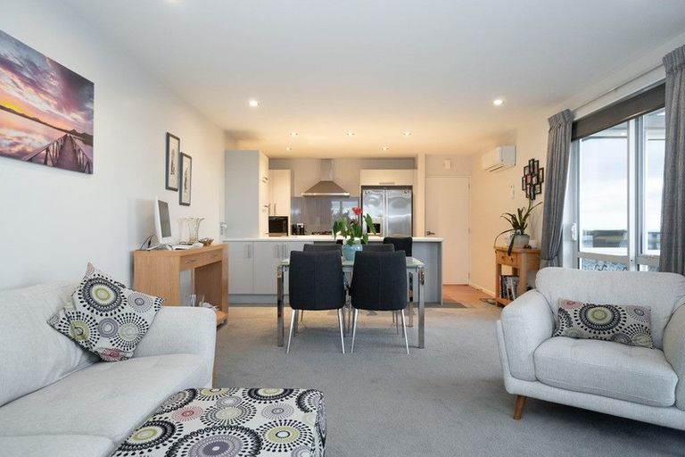 Photo of property in 4 The Rise, Mount Pleasant, Christchurch, 8081