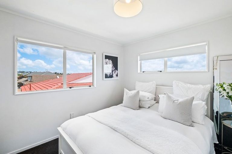 Photo of property in 2/39 Simmental Crescent, Somerville, Auckland, 2014