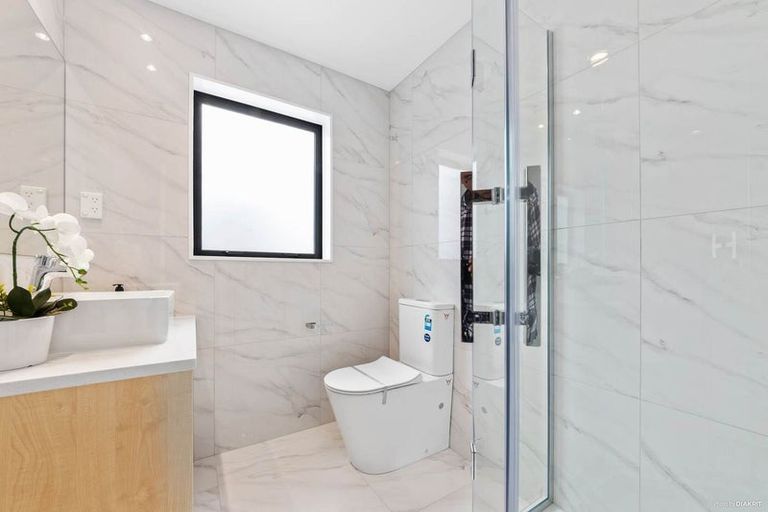 Photo of property in 7c Queen Mary Avenue, New Lynn, Auckland, 0600