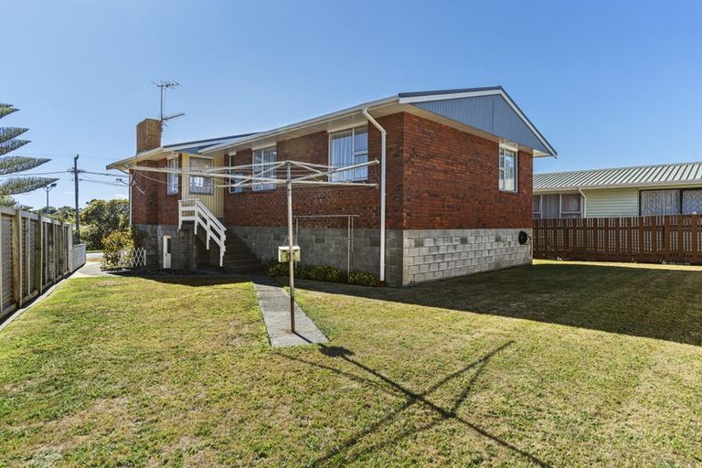 Photo of property in 20 Alberta Road, Glen Avon, New Plymouth, 4312