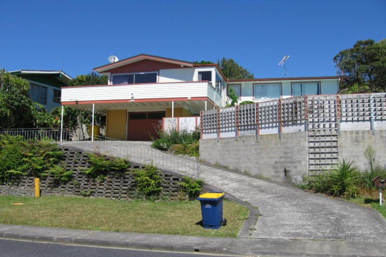 Photo of property in 1 Idyll Place, Northcross, Auckland, 0632
