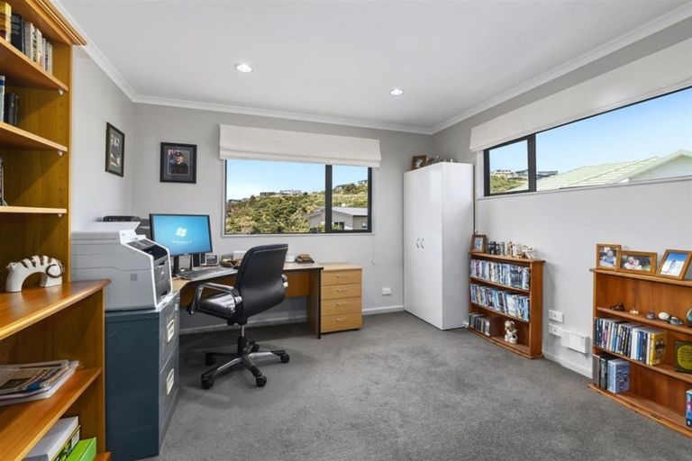 Photo of property in 39 Endeavour Drive, Whitby, Porirua, 5024