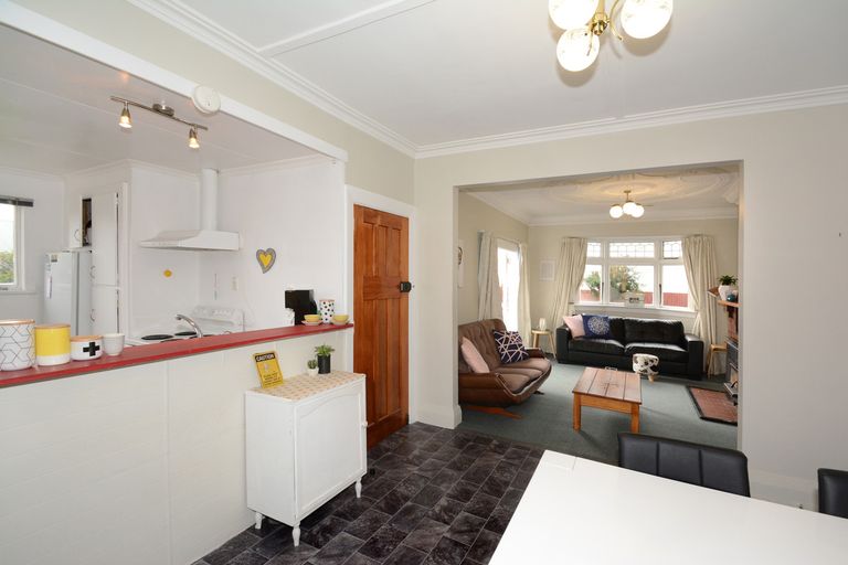 Photo of property in 172 Macandrew Road, South Dunedin, Dunedin, 9012