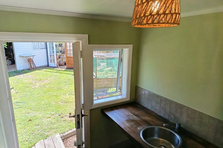 Photo of property in 84 Govett Avenue, Frankleigh Park, New Plymouth, 4310