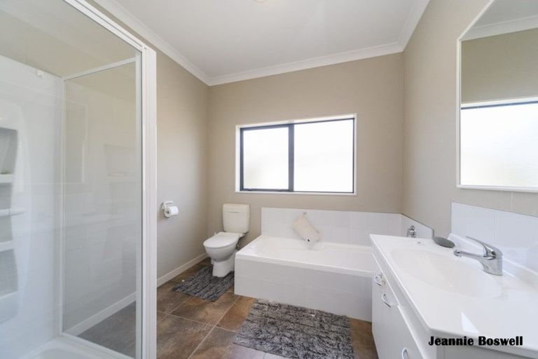 Photo of property in 6 Pegasus Place, Kelvin Grove, Palmerston North, 4414