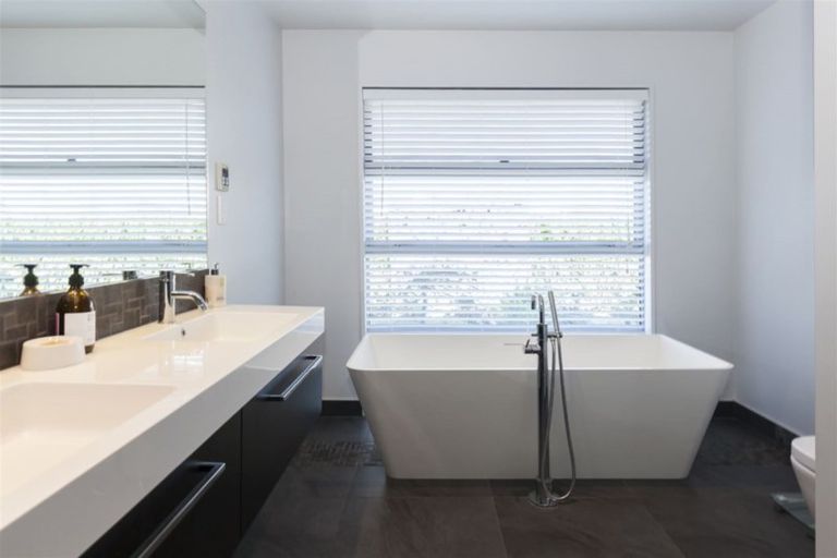 Photo of property in 14 Atkinsons Lane, Pegasus, 7612