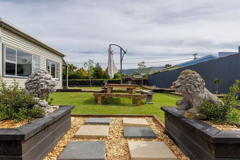 Photo of property in 8 George Street, Waimate, 7924