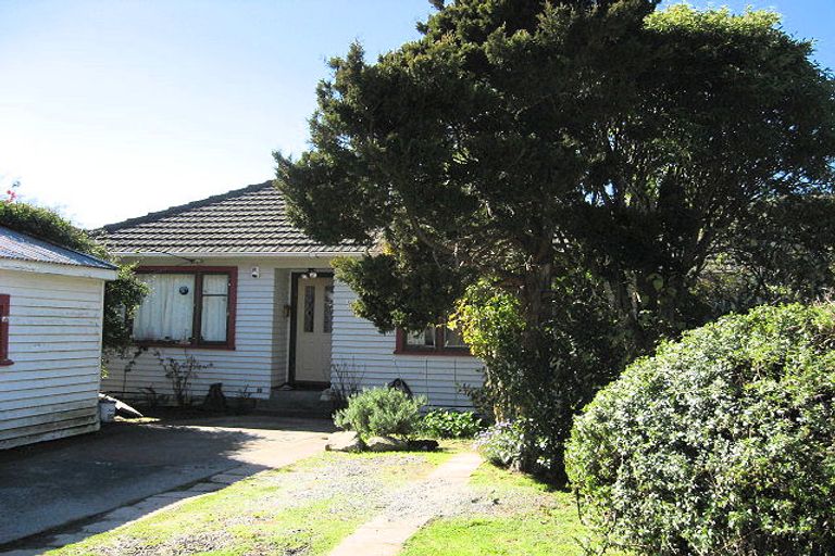 Photo of property in 29 Dover Road, Wainuiomata, Lower Hutt, 5014