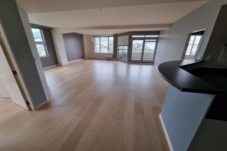 Photo of property in Grandstand Apartments, 4/80 Kent Terrace, Mount Victoria, Wellington, 6011