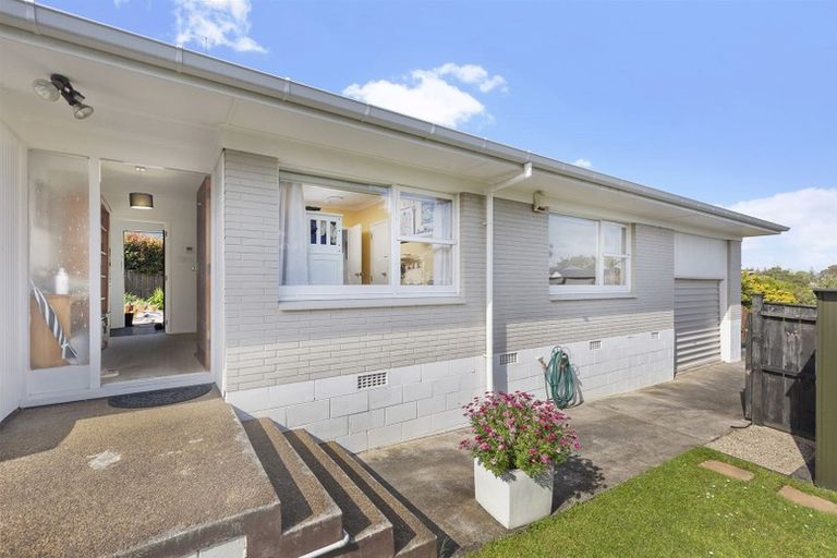 Photo of property in 10 Whiteacres Drive, Sunnyhills, Auckland, 2010