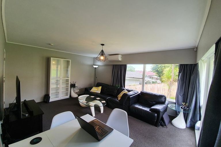 Photo of property in 2/10 Ayton Drive, Totara Vale, Auckland, 0629