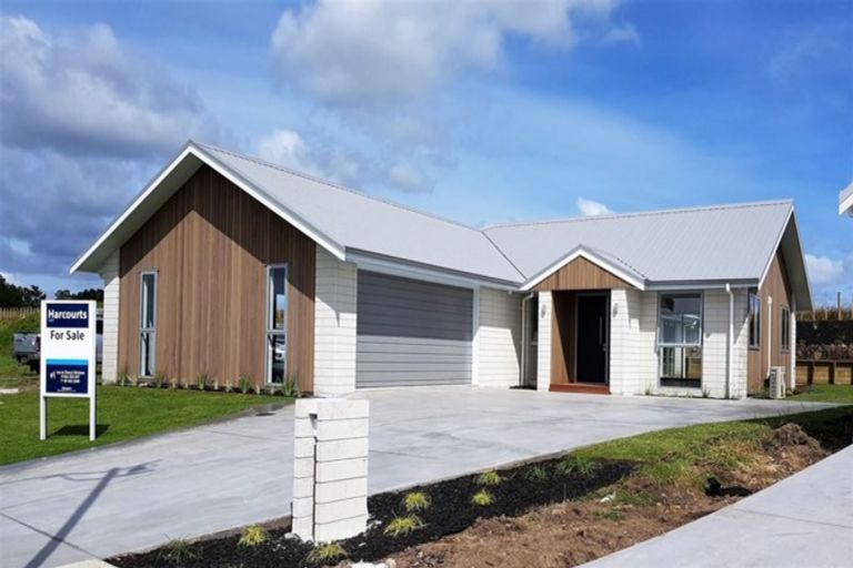 Photo of property in 70 Stace Hopper Drive, One Tree Point, 0118