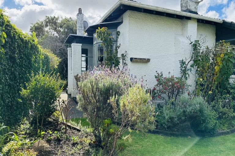 Photo of property in 52 Totara Crescent, Woburn, Lower Hutt, 5010