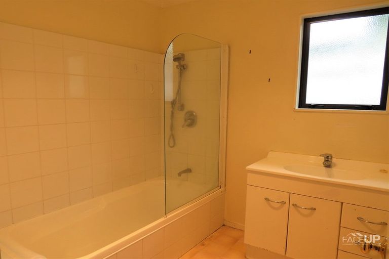 Photo of property in 26 Reybert Place, Massey, Auckland, 0614