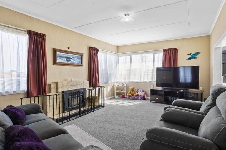 Photo of property in 11 Tasman Street, Opunake, 4616