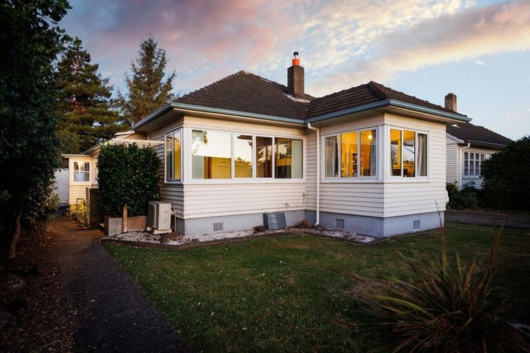 Photo of property in 43 Ihle Street, Terrace End, Palmerston North, 4410