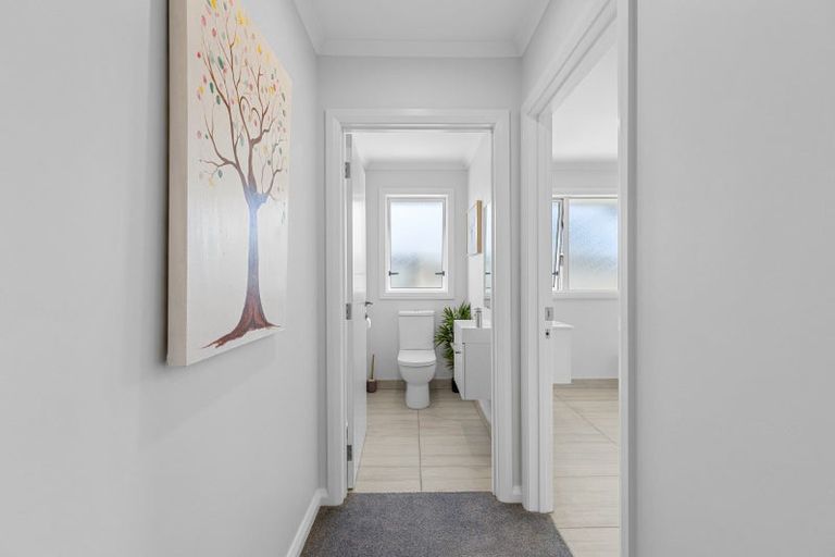 Photo of property in 6 Atlantic Drive, Fitzherbert, Palmerston North, 4410